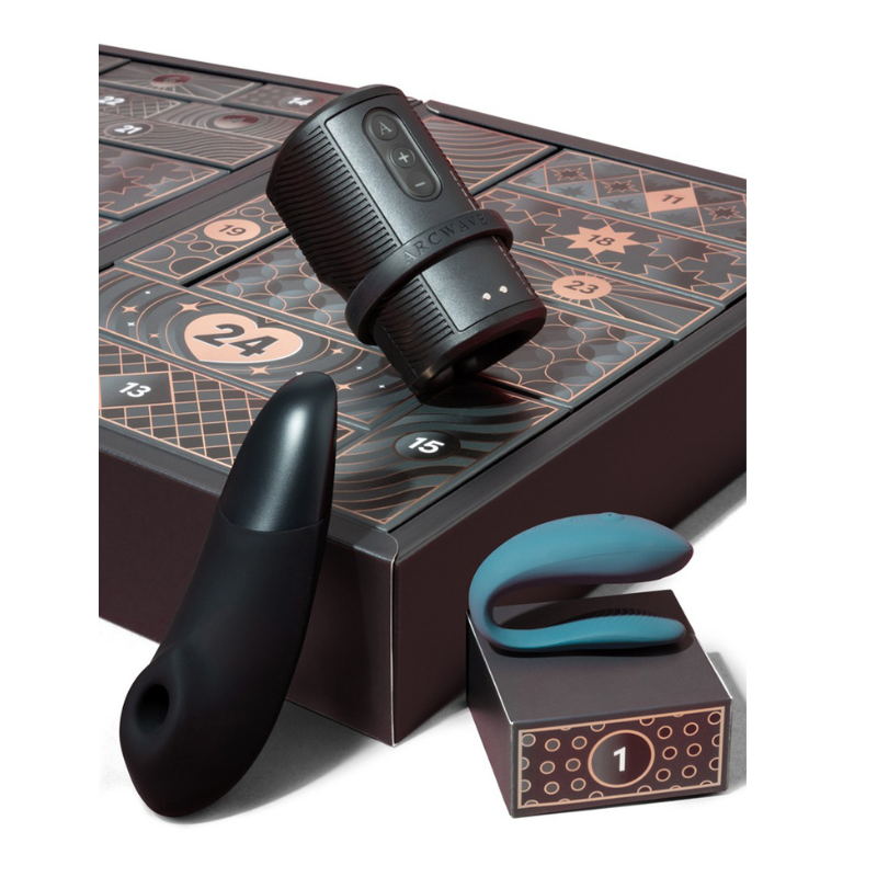 Coffret Magic Shiver ouvert, cases cuivrées numérotées et jouets Womanizer, We-Vibe, Arcwave